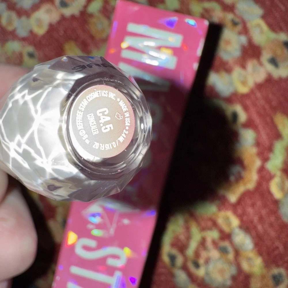 JEFFREE STAR Magic Star Liquid Brightening Concealer C4.5- NEW Light